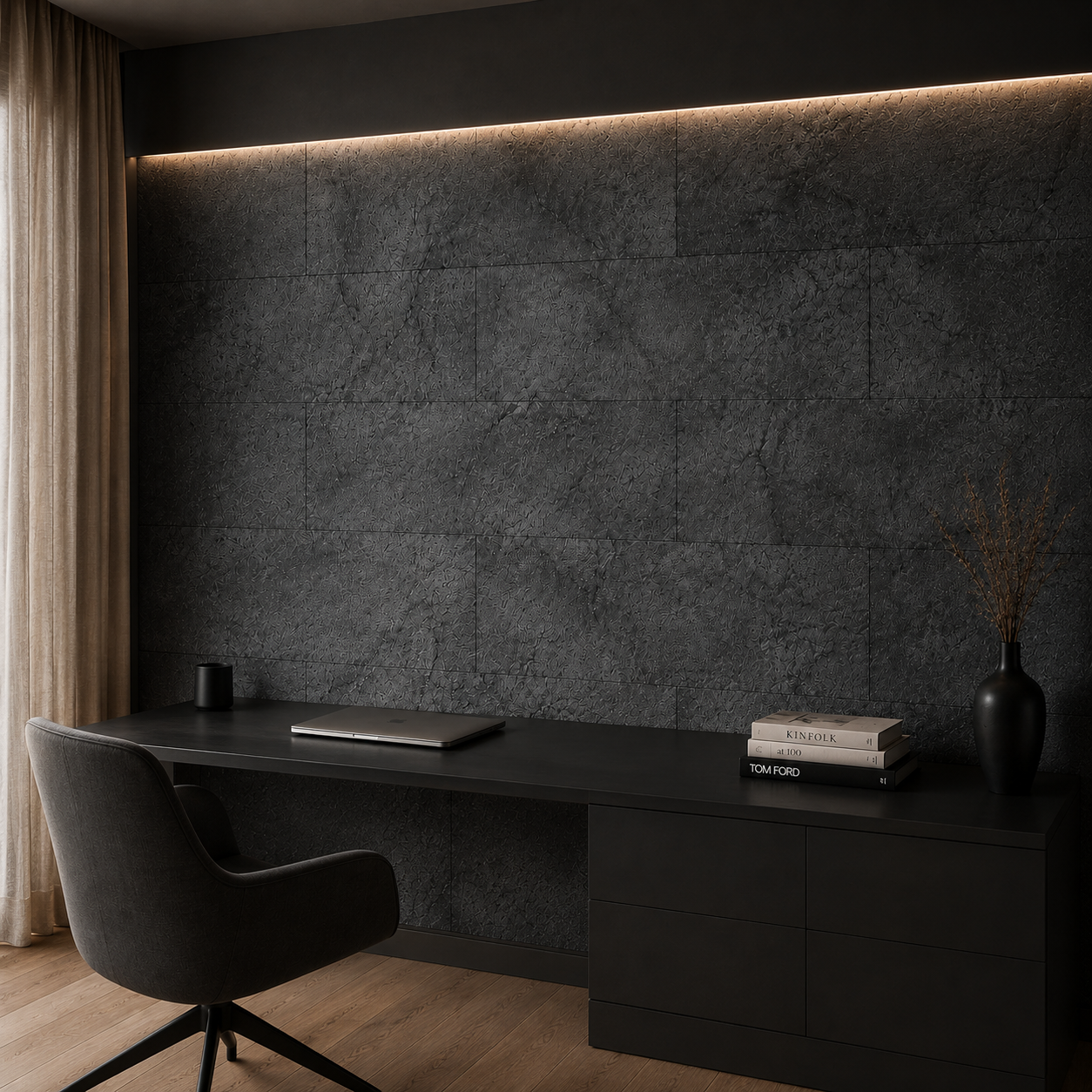 Nowoczesne domowe biuro z ciemnymi kasetonami ściennymi imitującymi beton architektoniczny, podświetleniem LED, minimalistyczym biurkiem i eleganckim wnętrzem premium.